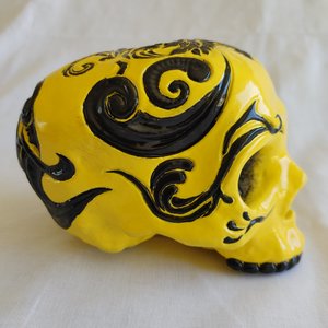 argiope aurantia skull sculpture R side