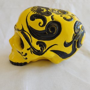 argiope aurantia skull sculpture L side