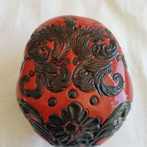 Cinnabar and Onyx skull art sculpture top