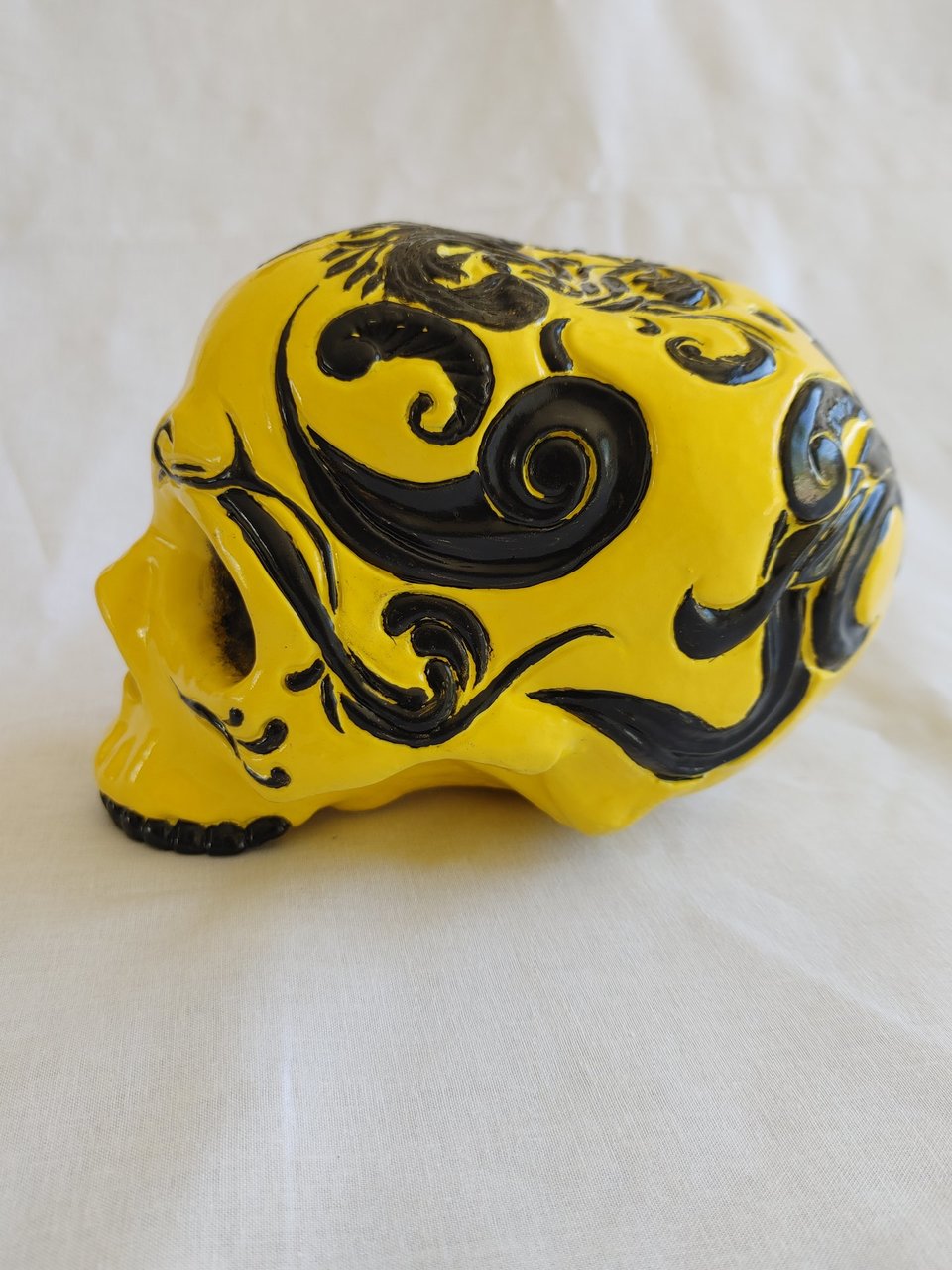 argiope aurantia skull sculpture L side