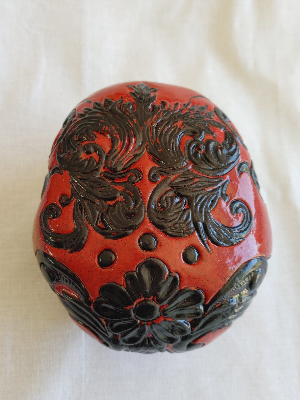 Cinnabar and Onyx skull art sculpture top